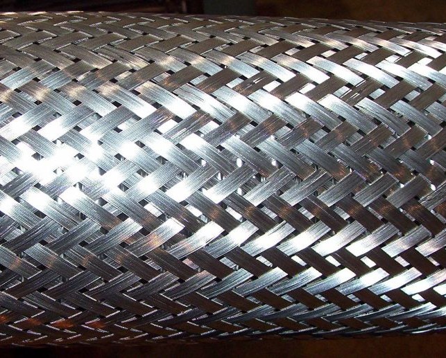 Strands in a carrier strand lay flat in beamed, or plain weave, braid. 