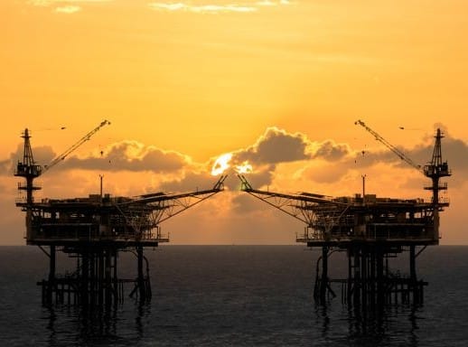 Refinery - rig platform silhouette - Industry page thumbnail for product pages